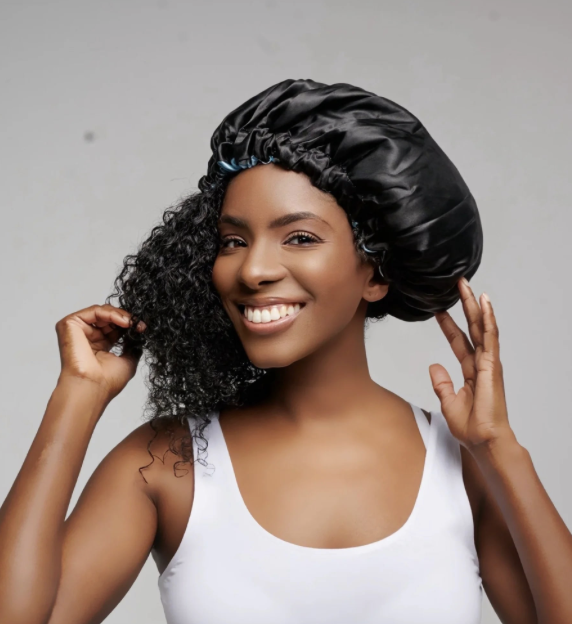 DAME NOIRE BONNET EN SATIN ROSE MAJESTY